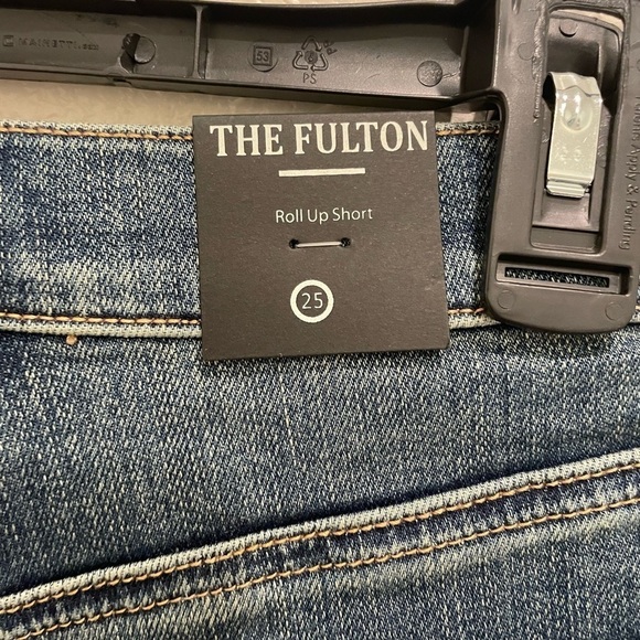 NWT BLANK NYC The Fulton Roll Up Denim Shorts Size 25 - Picture 4 of 6